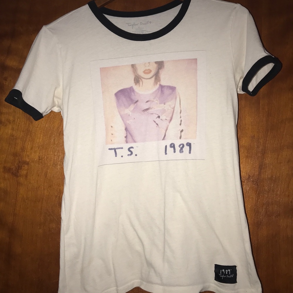 Taylor Swift 1989 World Tour shirt